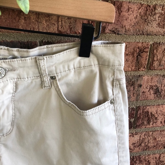 ✨5/$15 { VINTAGE AMERICA BLUES } Tan Kahki Mid Thigh Short - Picture 5 of 12